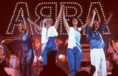 Shqipëria “tërheq” edhe yjet e muzikës botërore, vajzat e ABBA-s shijojnë pushimet në Sarandë