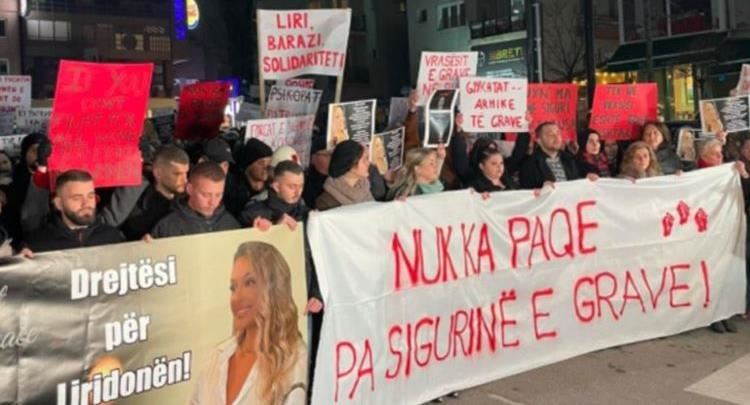 “Nuk ka paqe pa sigurinë e grave”, marsh protestues në Prishtinë për vrasjen e Liridona Ademajt