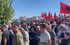 Shqiptarët e nisin protestën në Preshevë